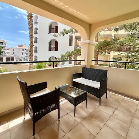 Apartament Castle Harbour 1 Bedroom Garden View C102